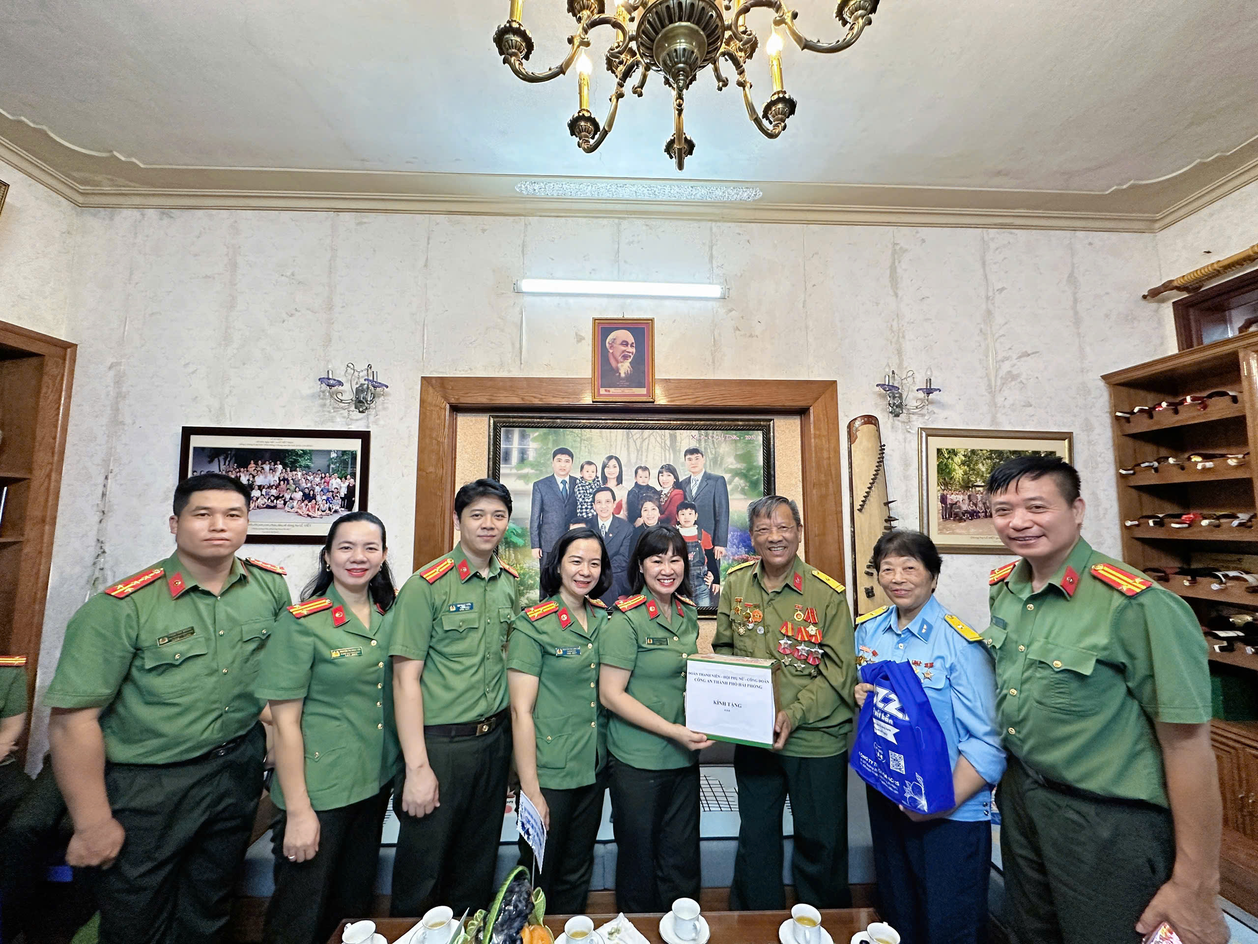  Tổ chức chuỗi hoạt động đền ơn đáp nghĩa, tri ân các anh hùng liệt sĩ, người có công trên địa bàn